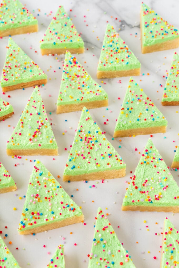 triangle christmas trees out of 9x13 pan of sugar cookie bars