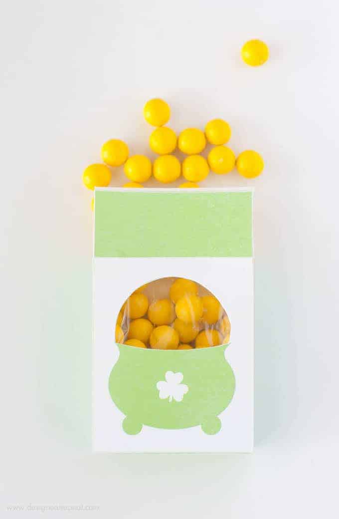 Free Printable Pot of Gold Treat Box | Simply assemble and fill with candy! | Design Eat Repeat.