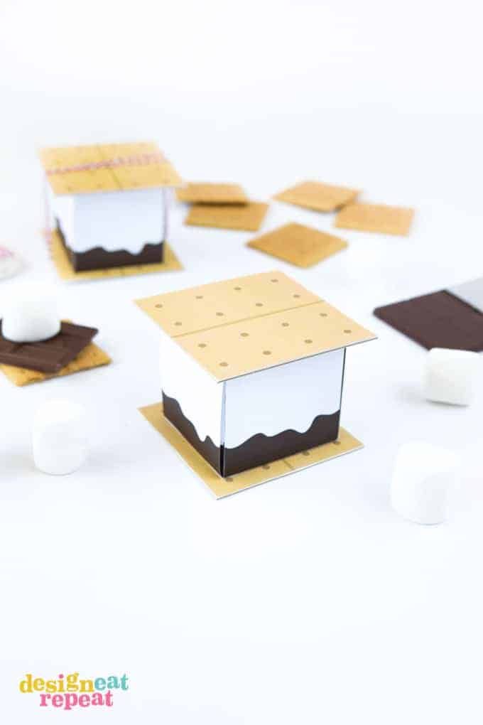 Dive into summer with these FREE S'more Printable Treat Boxes! Perfect for a camping-themed birthday parties, summer barbecues, or just as fun way to spruce up a night of indoor microwave s'mores!